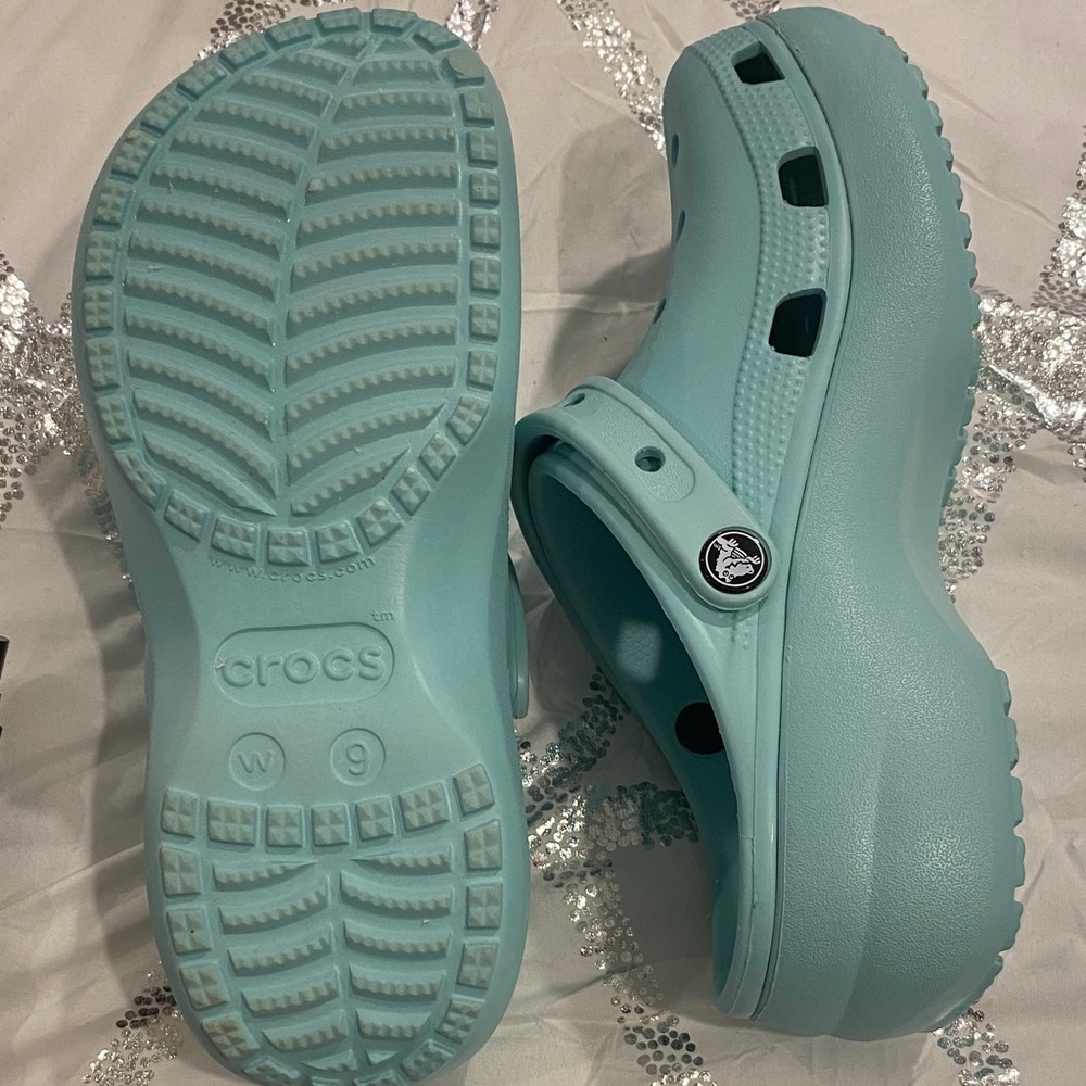 CROCS Adults ' Aqua Slippers - Picture 2 of 3